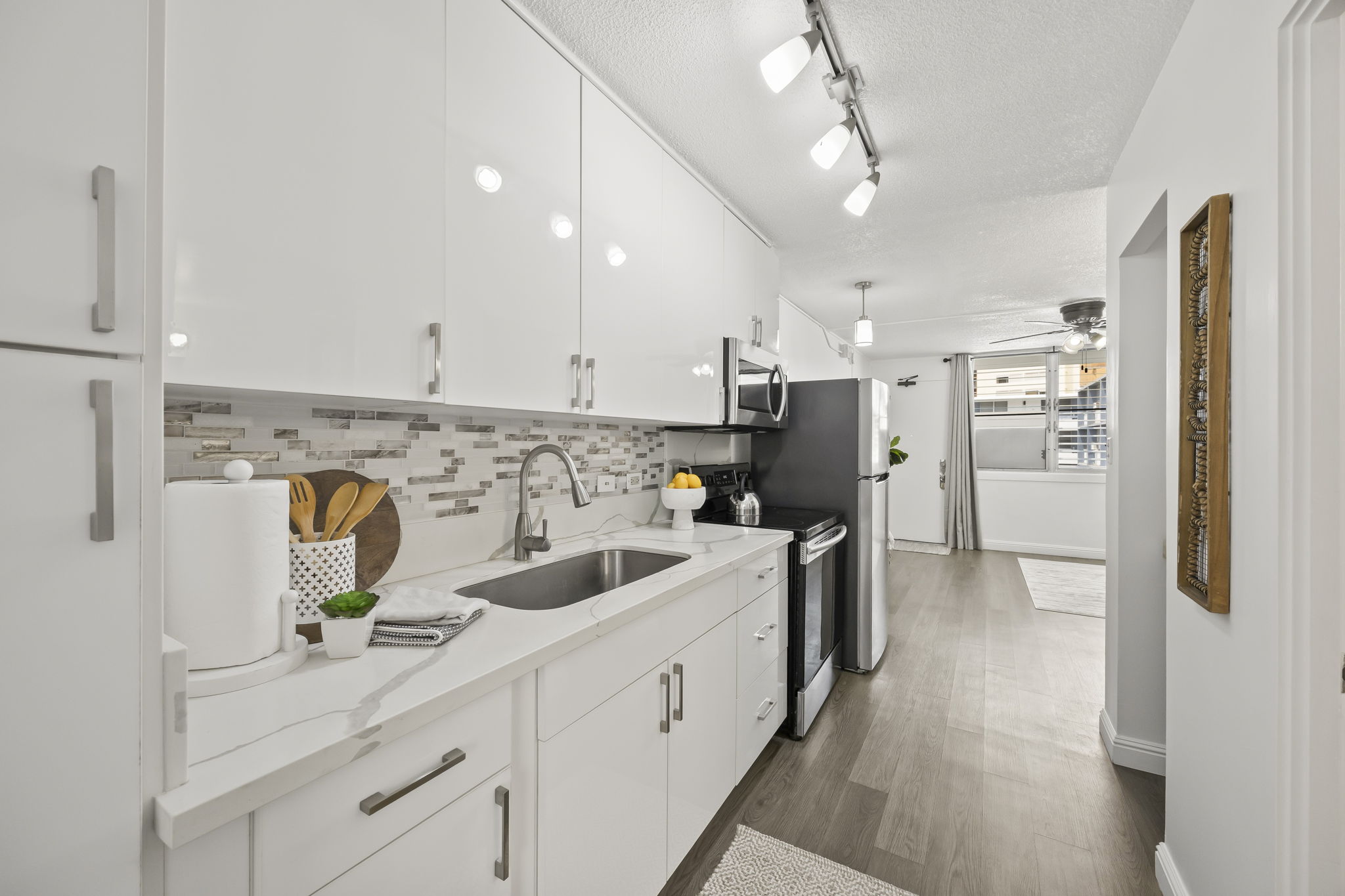 10-web-or-mls-1550-rycroft-st-430