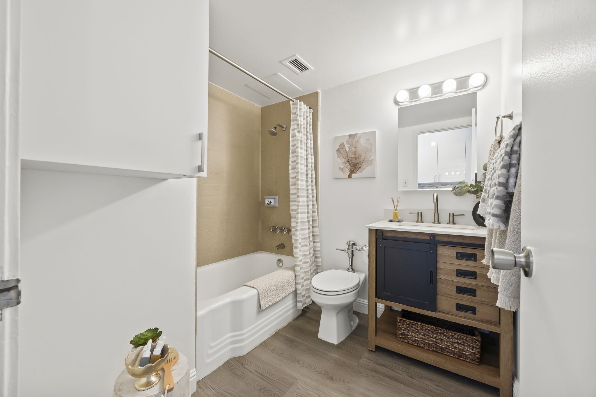 31-web-or-mls-1550-rycroft-st-430